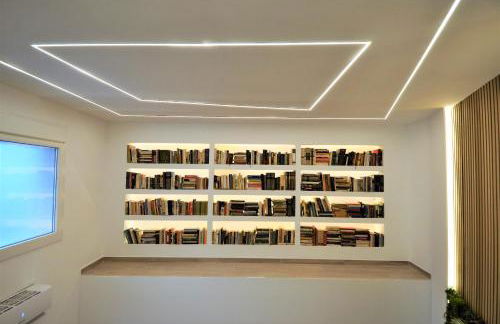 BIBLIOTECA DE LUJO EN EL CENTRO HISTORICO DE MÁLAGa - Photo 2