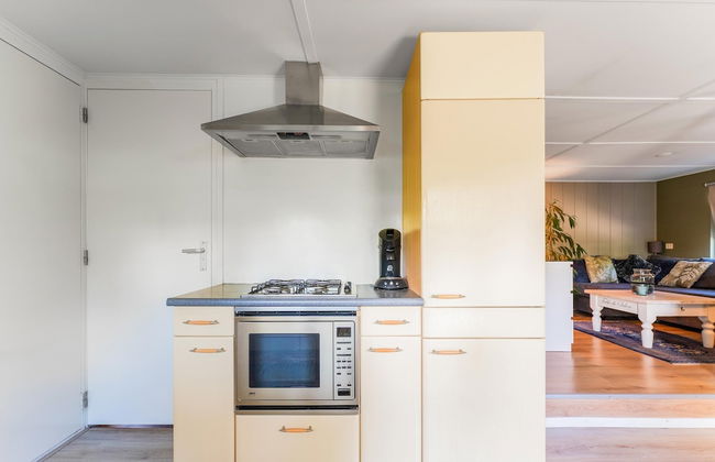 Lovely Wooden Chalet With Garden in Reutum - Photo 5