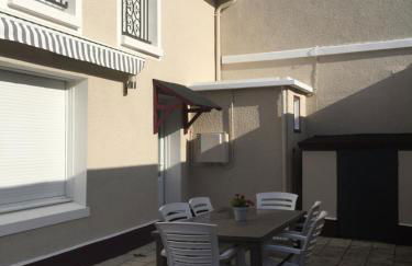 A pied, 300m de la plage et 500m du village - Photo 24