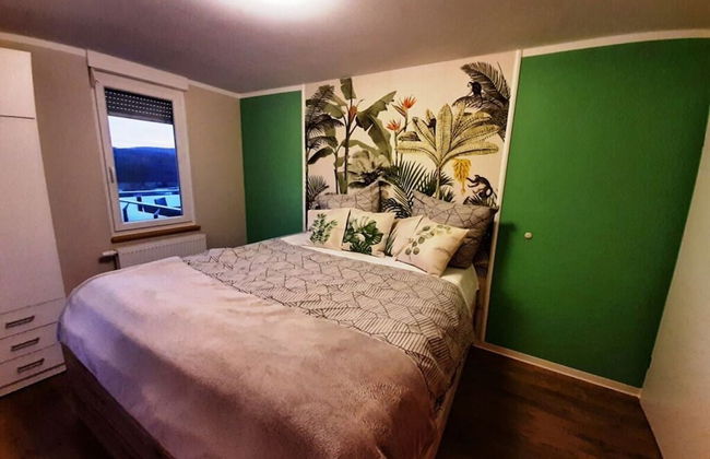 Under the District Administrator's Mountain - Foto 1