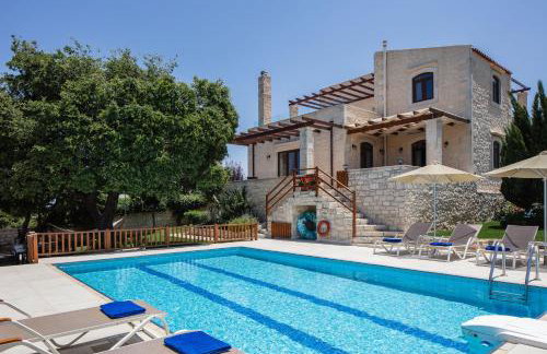 Villa Eleftherna - Majestic Evergreen Retreat with Scenic Views - Foto 1