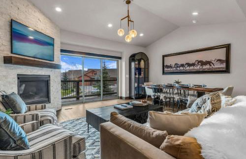 Black Rock Ridge Private Hot Tub & Views - Photo 1