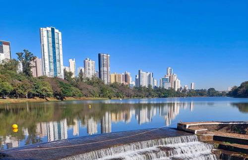 Quarto com cama de casal bem aconchegante - Foto 19