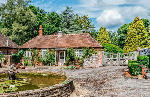 Beautiful Riverside Cottage with Large Garden, 2BR - Photo 1