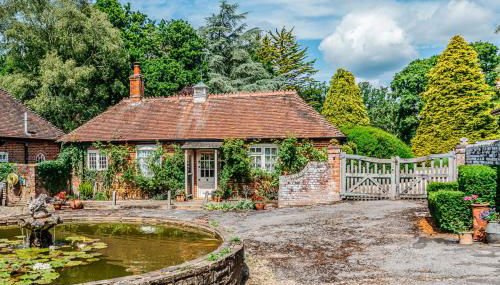 Beautiful Riverside Cottage with Large Garden, 2BR - Foto 1