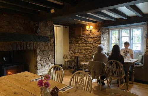 The Red Lion - Shepherd Huts - Photo 25