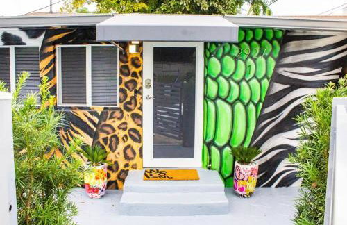 Unique Miami Art Escape w/ HotTub, Arcade & Murals - Foto 2