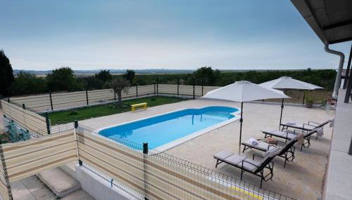 Kuća za odmor M&J s grijanim bazenom - Foto 3