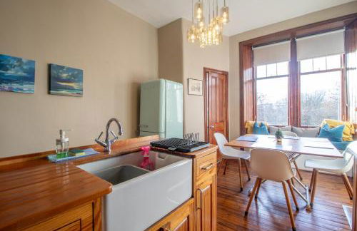 Beautiful, traditional 2 bed flat w free parking - Pass the Keys - Photo 23