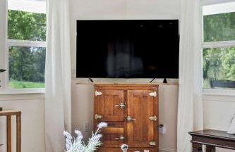 Charming 4BR Wine Country Getaway with Spa & Firepit - Foto 7