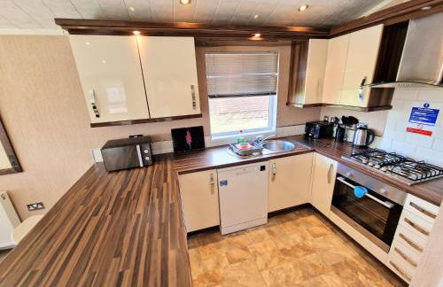 Benarty 11 with Private Hot Tub - Fife - Loch Leven - Lomond Hills - Pet Friendly - Photo 8