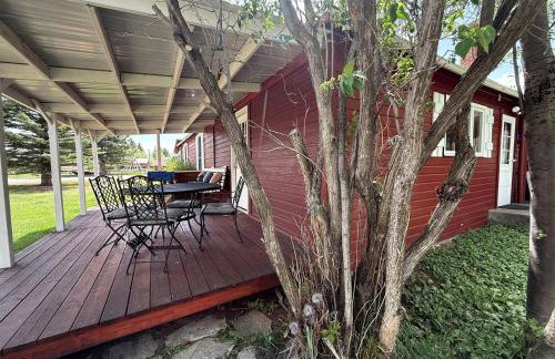 Charming Montana Bungalow with Madison River Views, Steps from Main Street in Ennis, MT - Foto 19