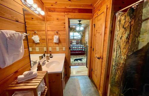 Cabin 2 bed close to Helen hot tub #15 - Foto 23