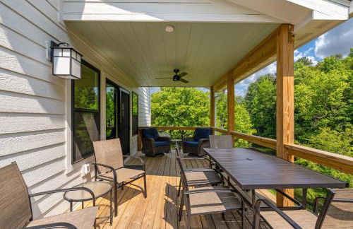 New Riverfront Home with Mtn Views - Foto 18