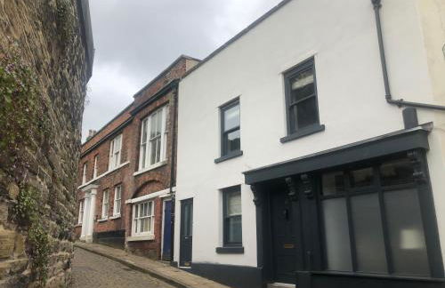 Former 16th Century Inn - In the heart of Macclesfield, gateway to the Peaks - Photo 31