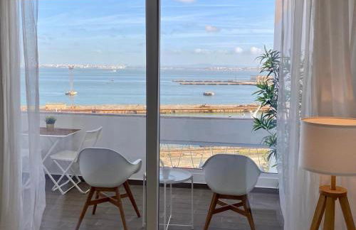 Lisbon South Bay modern apartment with river view - Foto 1