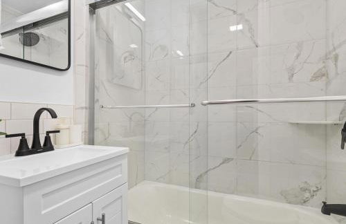 Lawrenceville Central !4 Quiet and Stylish One Bedroom Apartment with Free Street Parking - Foto 8