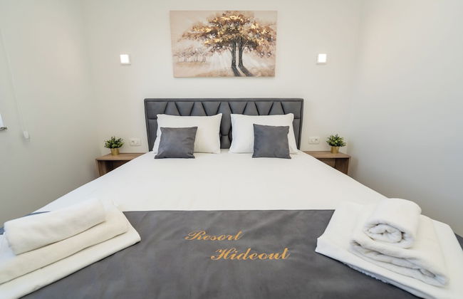 Poolside Hideout Apartments - Photo 14