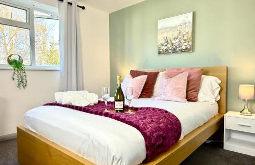 3-Bedroom spacious House, Private garden, Prime location, WiFi, Netflix - Foto 1