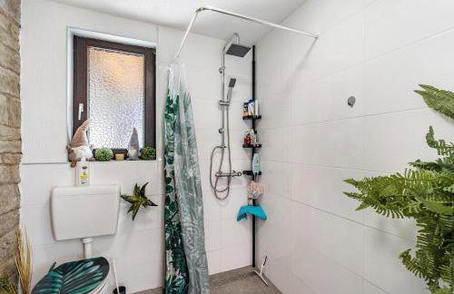 Hobbit Lounge - Photo 30