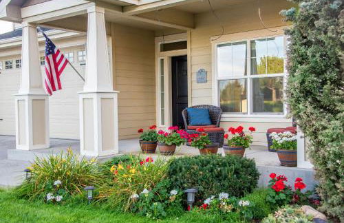 Family Fun! Gorgeous North Idaho Home w/Tesla Charge : Prairie Inn - Photo 4