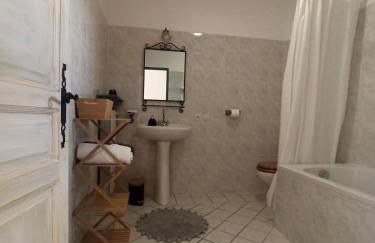 84B5 - Hibiscus suite in an 18th century Provencal farmhouse - Foto 22