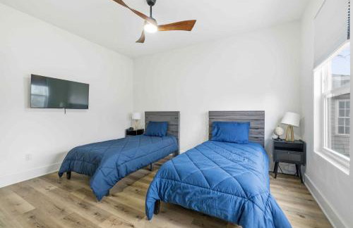 Near Indy Attractions • Deck • Patio • Fenced Yard - Photo 9