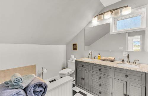 Spacious Oceanfront Home Stunning Sunset Views - Foto 33