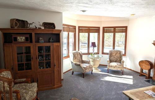 NEW! The Lighthouse - Cute, Large, and Lakefront! - Foto 12