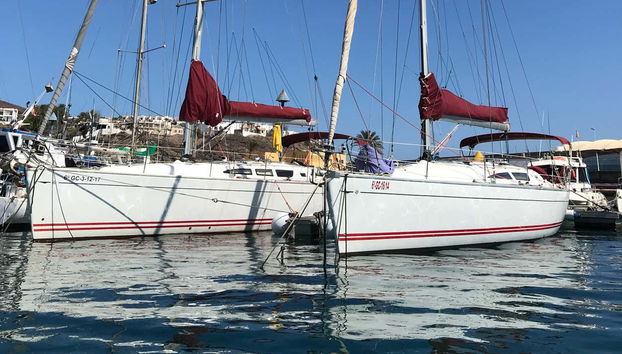 Velero en el puerto de Morro Jable