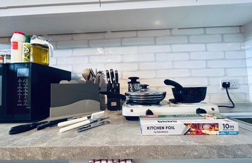 Private 2 Bed Guest House - Van Parking, M25 & A1 connections - Foto 4