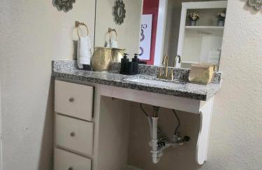 5BR3BA Home, 2 Blocks from Beach, ADA Accessible - Foto 16