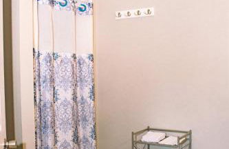 New 4 Bedroom House for Downtown Travelers - Foto 31