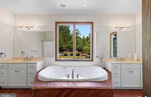 For a private, stunning vacation home or retreat - Photo 11