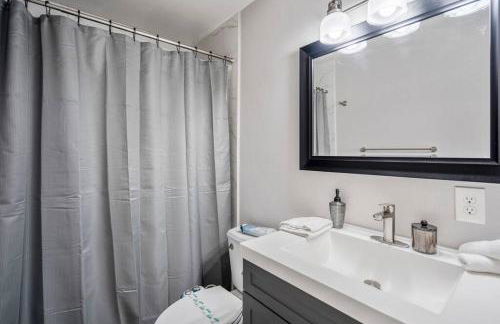 Winter Retreat 3b 3ba Huge backyard Mins from Downtown - Foto 28