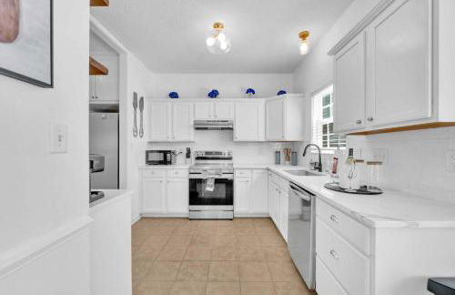 Updated University Area Home with Hot Tub Near Charlotte Your Perfect Retreat - Foto 8