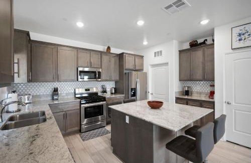 Views, Gameroom, Saltwater Pool & Hot tub, Firepit by MariamsBnb - Foto 57