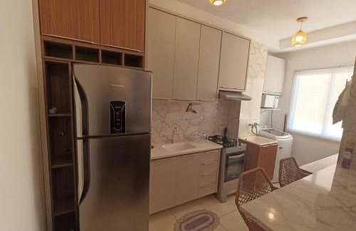 Apartamento aconchegante com excelente localização e piscina - Foto 9