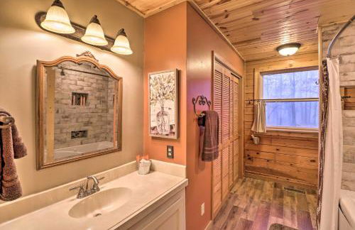 Charming Cabin with Hot Tub, Fire Pit and Views! - Foto 15