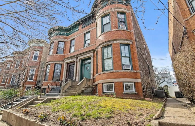 Beautiful Green-Door Brownstone - Foto 1