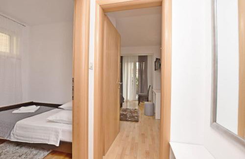 Apartment Mate - Photo 14