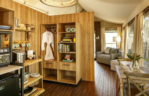 Luxury Family Tree Tent with Private Deck, Soaking Tub & Pizza Oven Near Waterfalls, Zirconia, North Carolina - Foto 5