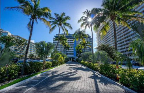 Stylish Beachfront Condo with Balcony & Ocean View - Foto 136