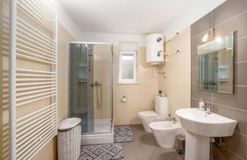 Awesome Home In Tugare With Kitchen - Foto 35