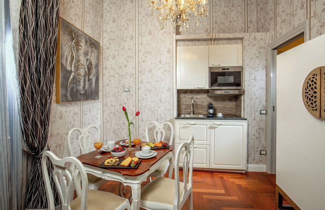 The Inn at the Spanish Steps - Photo 64