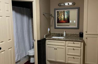 Cozy Barn with Pool Access & Near Lake Conroe - Foto 18