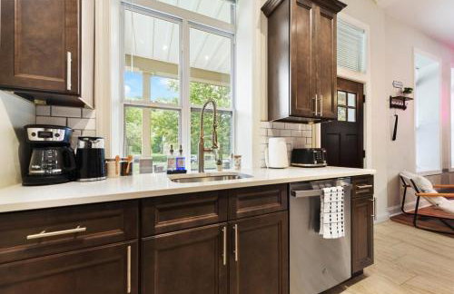 9 Bedroom House with King-sized Bed near Bakery Square - Foto 13