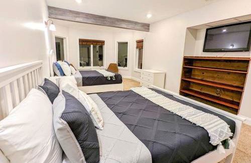 The Athena Hideaway - hottub, firepit, lake & racetrack - Foto 41