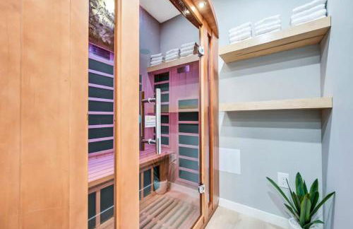 Modern 5BR, Kid-Friendly Home In Poconos with Pool Table - Foto 15