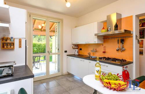 Bea's House, Restyling 2026 Sirmione with Private Garden and shared Pool DesenzanoLoft Official Partner Homes & Villas by Marriott Bonvoy - Foto 13